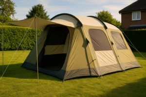 Familienzelt Vergleich für 6 Personen beim Camping auf einer Wiese – ideal für Sommerurlaub mit Kindern